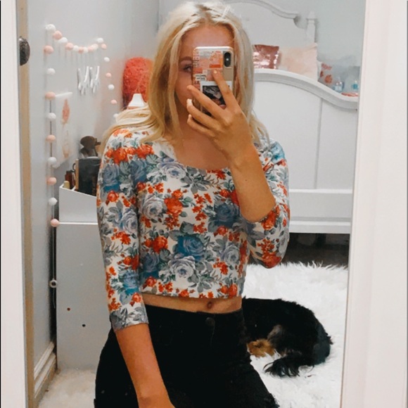 Forever 21 Tops - XXI Floral Crop Top Size M